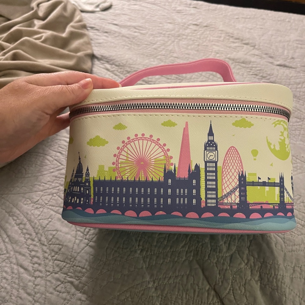 Brand new, large cosmetic organizer with colorful London scene